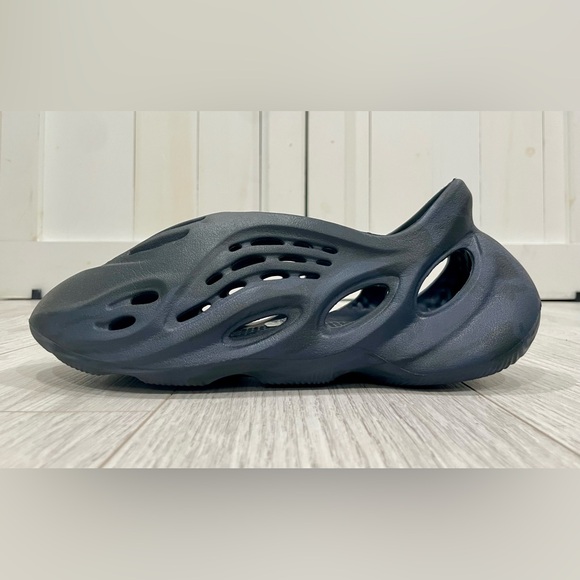 Authentic Yeezy foam runners size 10 great condition. Color midnight Blue/black - Picture 7 of 15